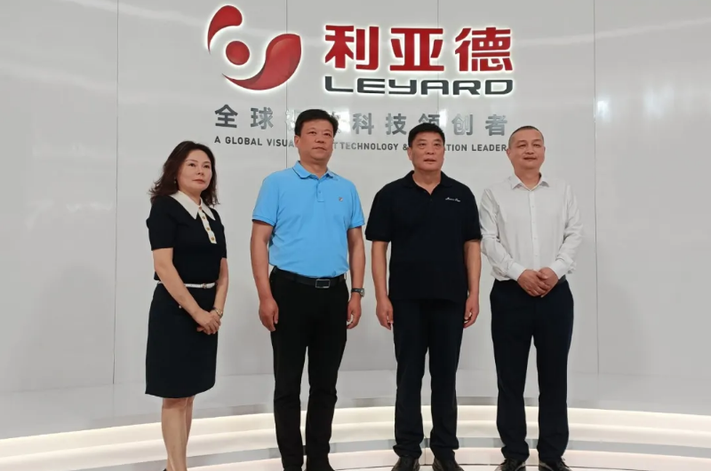 信阳副市长李新伟一行莅临体育333集团南方总部走访调研