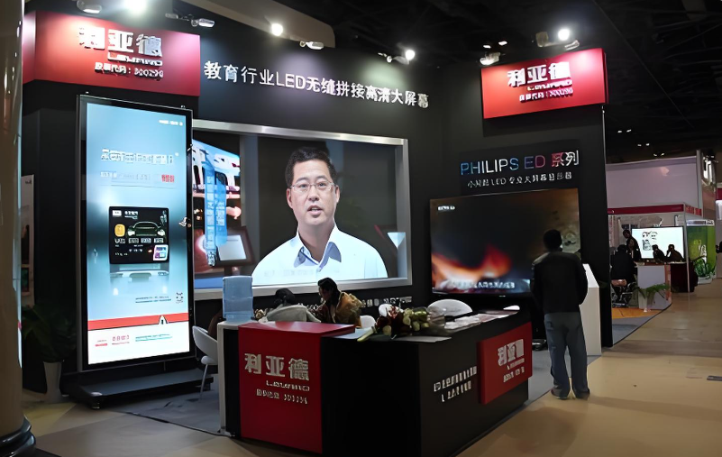 体育333全新一代3D折叠屏首秀北京教育装备展，开启智慧教育多维交互时代